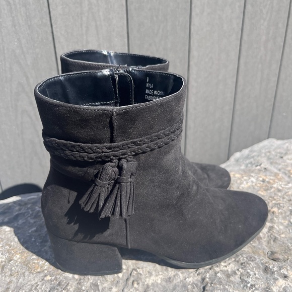 Suede Boots with Tassel - Picture 2 of 5